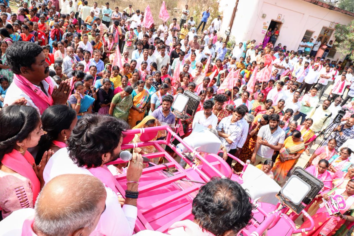 PSReddyTRS's tweet photo. మున్సిపల్ ఎన్నికల ప్రచారంలో భాగంగా ఘన్ పూర్ మున్సిపాలిటీలో ఎన్నికల ప్రచారం నిర్వహించడం జరిగింది. 

ఈ సందర్భంగా మోసపూరిత కాంగ్రెస్ ఓడించి బీఆర్ఎస్ అభ్యర్థులను గెలిపించాలని కోరడం జరిగింది. https://t.co/XxsbhUoBA8