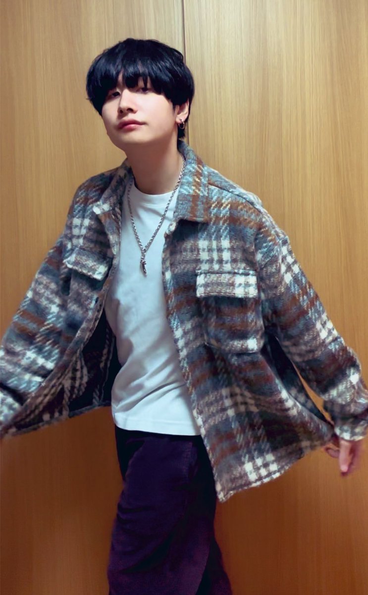 ryuto1776's tweet photo. 髪切った🥴 https://t.co/kZgbnZ9Rly