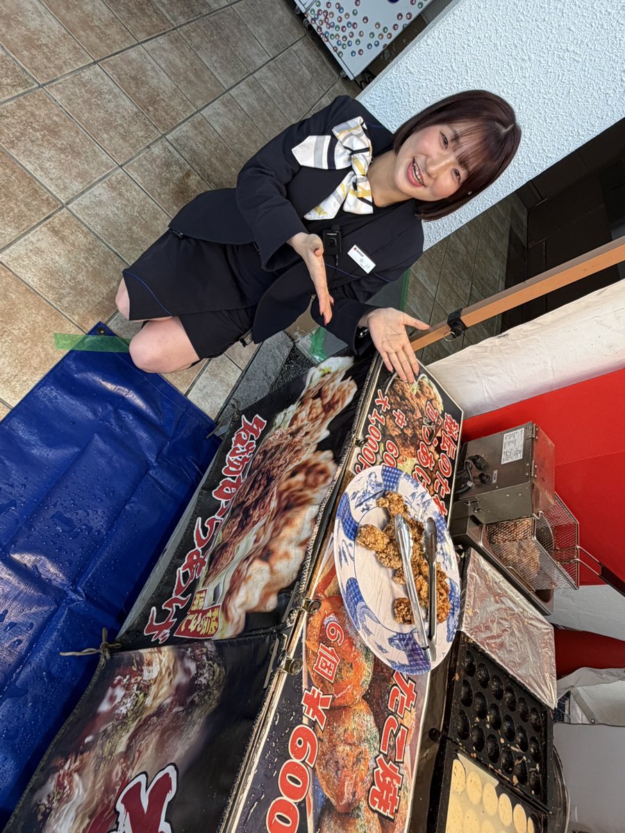 M_aratajima's tweet photo. こんにちは！わん子です！

2/7～2/8の2日間、荒田島店に屋台が来てます！
スタッフの一押しは「からあげ」です！

まだまだこの後もやってますので
お近くの方はぜひ食べてみてください！

＃屋台 https://t.co/8ExOUWlsuv