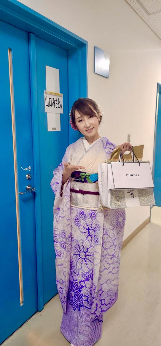 misato25y's tweet photo. 昼の部終わり、休憩中
夜の部も頑張っていこー🤍

#山口みさと
#パクジュニョン
#風輪
#しまなみ交流館
#尾道市 https://t.co/UCyhZs6nzF