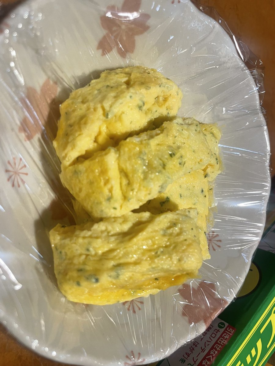 遅くなってしまったー、
昨日みこbar来てくださった方ありがとうございました♪
まだまだ初めて会うお客様も多くて嬉しいなー！いつも来てくれる人もお話付き合ってくれてありがとー
写真ははるさん作ふわふわだし巻き卵

明日15-23でみこにいまーす