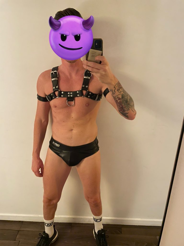xlversaparis's tweet photo. @DarklandsFest D-28. How much xL guys do you think will be there? 😈🍆 https://t.co/7q36m41lvA