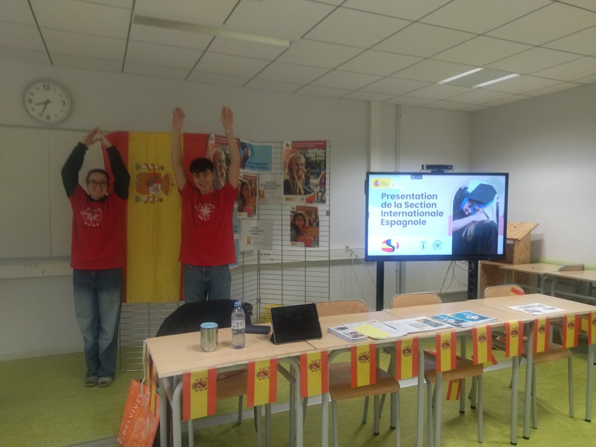 SIE_Brest's tweet photo. ✨3, 2, 1 ... C'est parti! ✨ 
Portes Ouvertes @AmiralBrest 
Un grand merci a nuestro fantástico alumnado 🎊 🇪🇸 🇫🇷 https://t.co/dh9ZPNb3dx