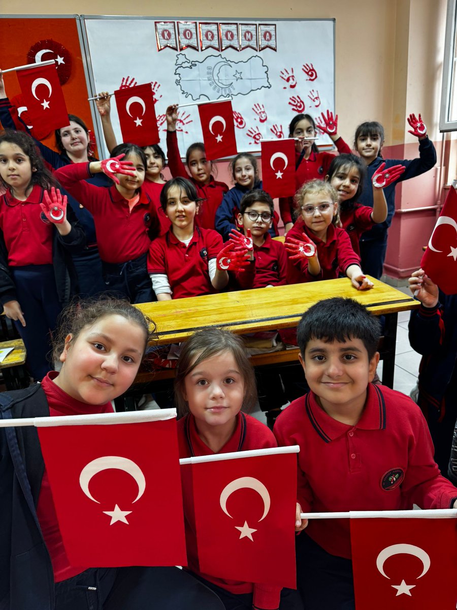 30agustos_io's tweet photo. 3D sınıfı öğrencileri, hafta boyunca süren “İlk Dersimiz Bayrak” etkinliği kapsamında bayrak temasını işledi. 

@istanbulilmem
@MucahitYentur
@Umraniyemem
@mustafaozen3434
@mbayar31

👇🏻👇🏻👇🏻👇🏻 https://t.co/SjBP7JcR6Y