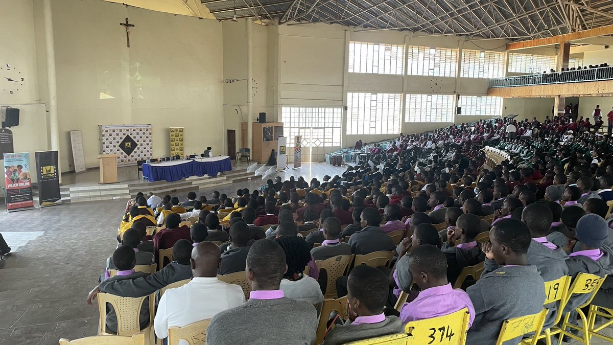 TungaAfrika's tweet image. It’s inspiring watching high school students already thinking beyond the camera focusing on how to tell stories, creatively, and with real impact. This is how the next generation of journalists and filmmakers is built. 📝🎥#Film #tungaafrika #africanfilmsforafricanschools