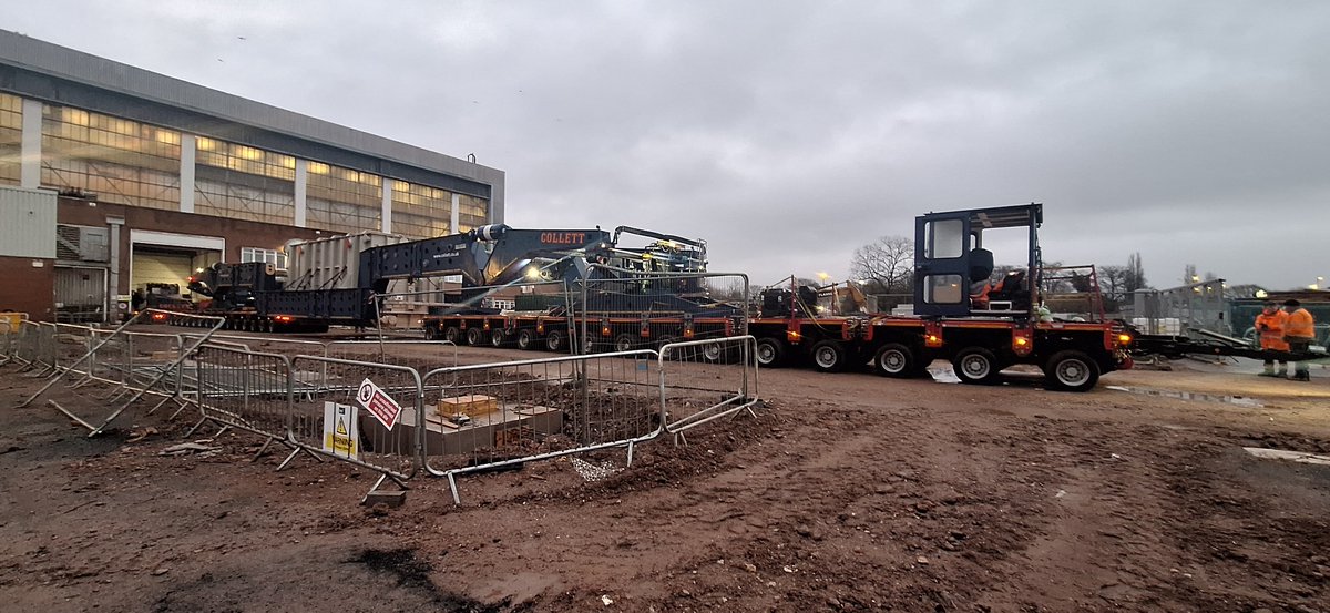 StaffsRoadHarm's tweet image. Chrcks being completed for today's load from #Stafford. Weighs in at 567 tonnes. 5.7m wide and 63m long. Leaving at 8am through the town. Onto Weston Rd. Beaconside. A34 North through #Stone #Newcastle. Location Updates on here when possible. Please follow our Bikers Directions
