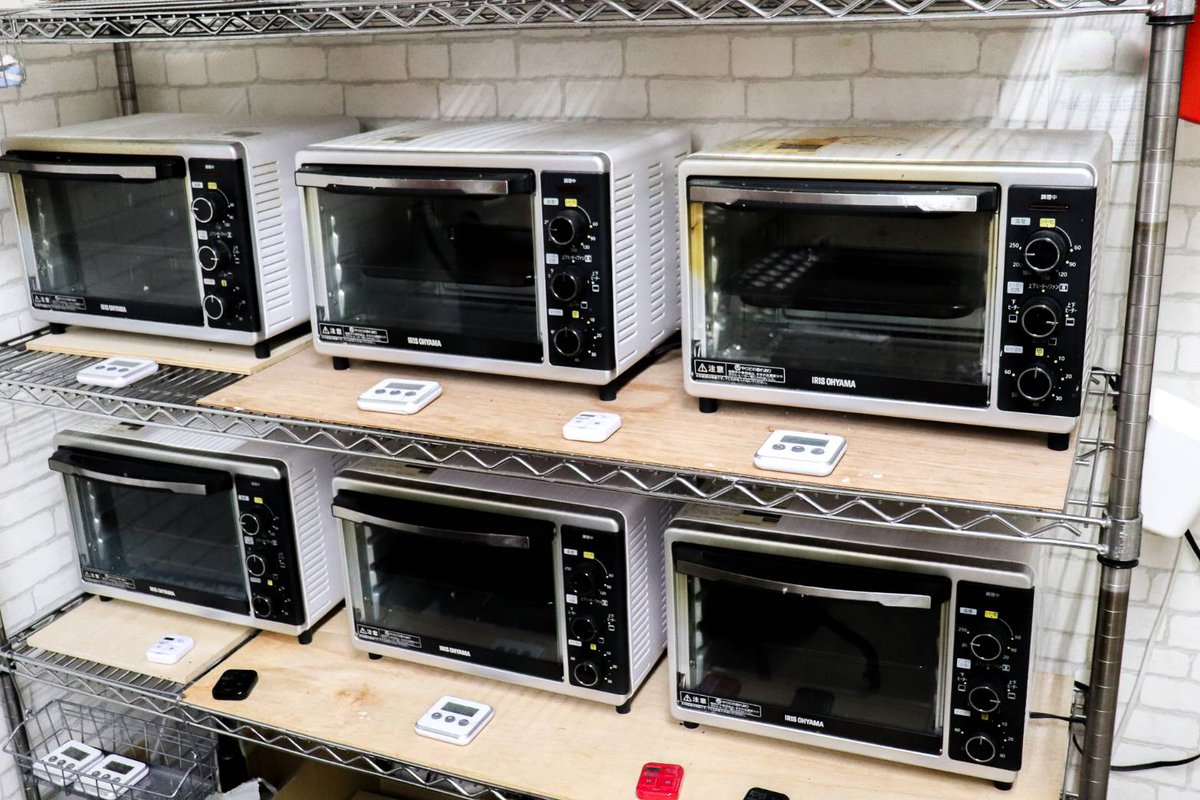 Muffin_Forest's tweet photo. 家庭用オーブンだとそれぞれ温度帯の誤差があるので、6台を使って何度も温度調整をしています。
この状況なんとか改善してアレルギーやグルテンが気になる方に笑顔をお届けできるようになりたいです。
ご協力お願いします🙇

https://t.co/4HXqQmTOa5

#クラウドファンディング
#クラファン https://t.co/HCaNkHS8d8
