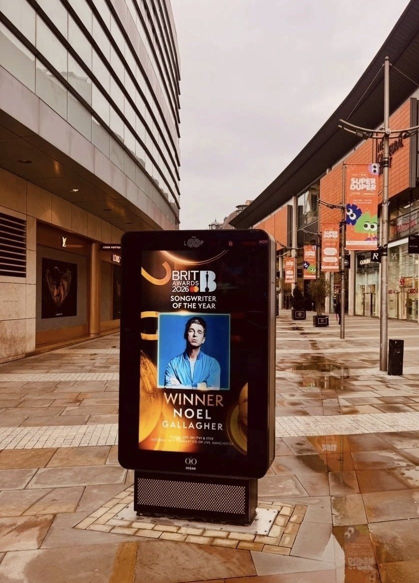 OasisMania's tweet image. Noel Gallagher Brit advert spotted in Manchester

#Oasis