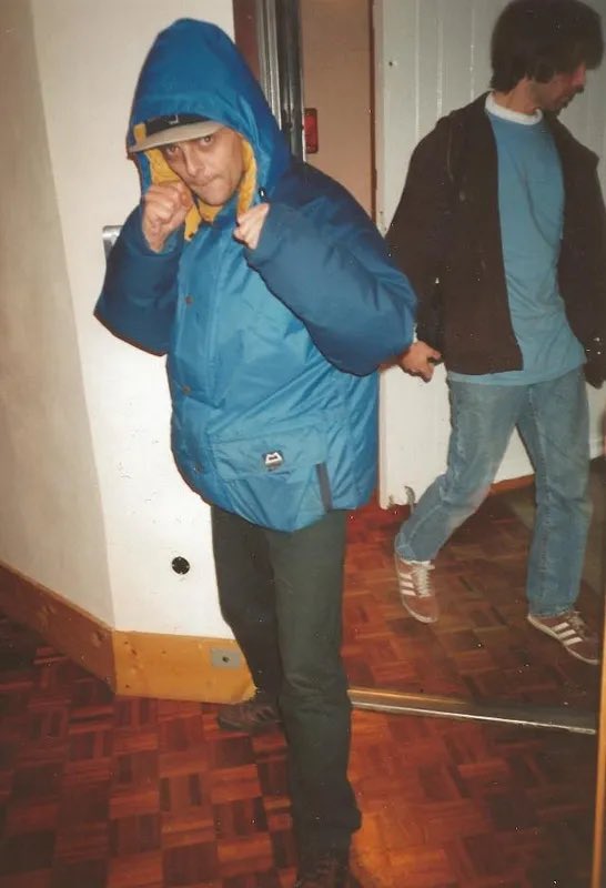 tsrunseen's tweet image. The Stone Roses in their Second Coming era with @shedseven who went looking for the band and found them in hiding at Rockfield Studios