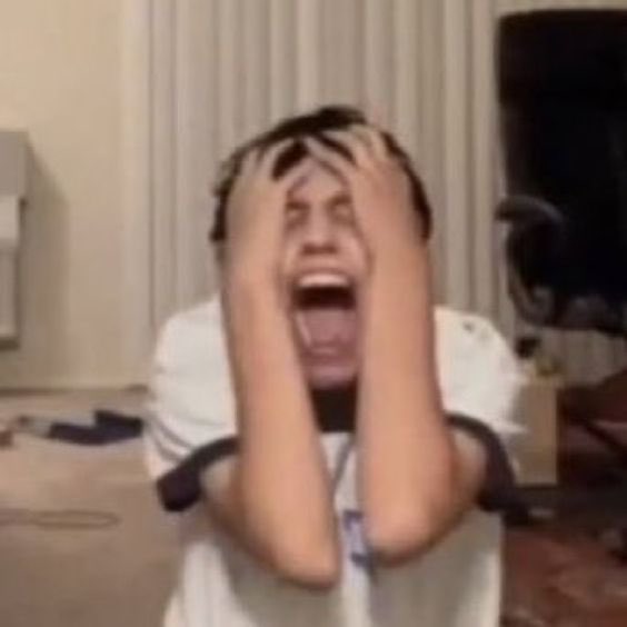 Odio mi mounstruación, los cólicos, el dolor/calambre de piernas, la incomodidad, el cambio de humor,dolor de cintura. 

Eva lo único que pido que hayas re contra disfrutado de esa manzana muert4 de hambre !!!!!!