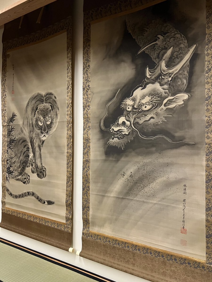 狩野勝川院雅信 : 龍虎図 ・掛軸 ・絹本 ・江戸時代 ・19世紀 Kano