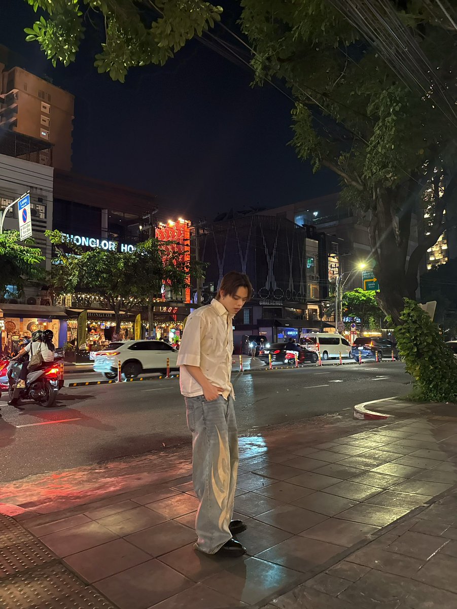 Thailand last night 🌙
日が落ちた街並みも煌びやかで楽しい✨

พระอาทิตย์ตกแล้ว แต่เมืองไทยตอนกลางคืนยังสวยและสว่างมาก
ทุกอย่างสนุกไปหมดเลย รักเมืองไทยมากครับ!

by Tsubasa☀️

#KPinThailand
#KIDPHENOMENON #キドフェノ