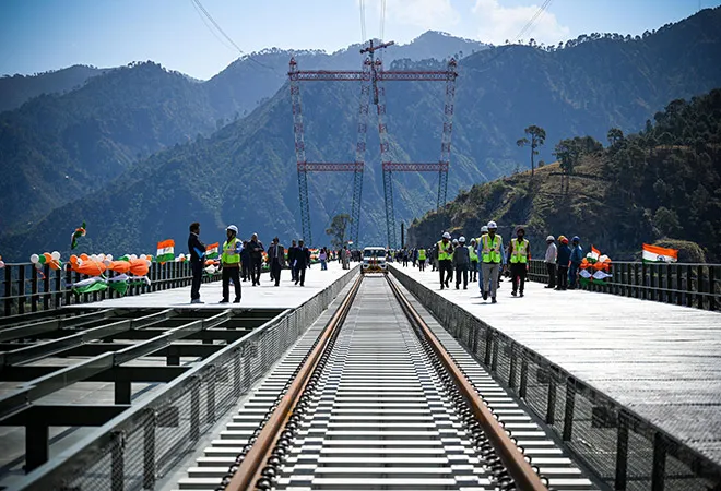 DarKoshal's tweet image. 📐 The Qazigund–Srinagar–Budgam doubling spans 118 km, while the proposed Baramulla–Uri line covers 40 km, extending rail reach closer to sensitive border areas and supporting long-term regional development.

#IndianRailways #BorderInfrastructure #ViksitJandK