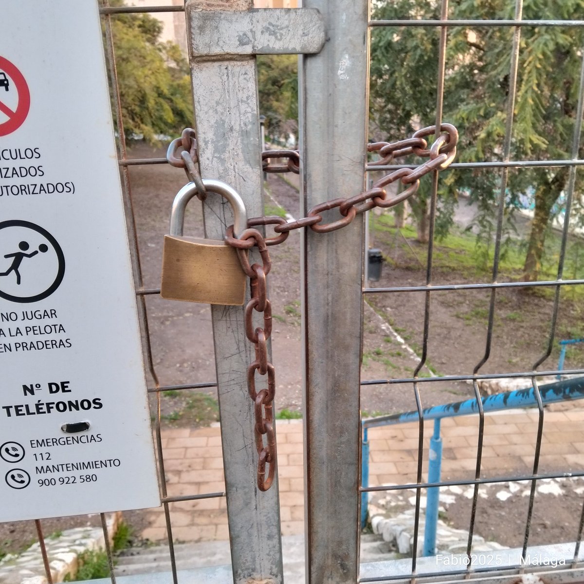 "MENTIRA PODRÍA" Una bonita mañana pero fría, quiero llevar a mi galgo y a mí podenco al parque. Se que el horario en invierno es desde las 8 h. hasta las 24 h. Solo puedo por motivos a primera hora, y me encuentro con todas las puertas cerradas, y muchas veces.. <a href="/pacodelatorrep/">Paco de la Torre</a>