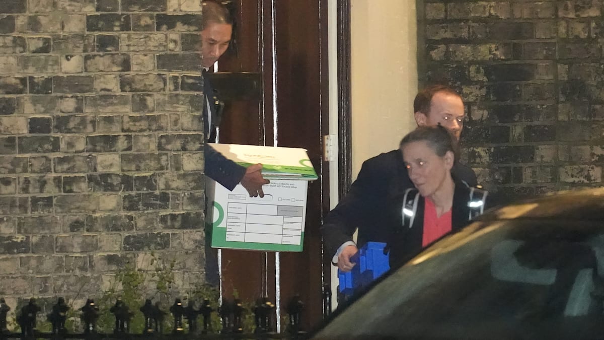 Britische Polizei durchsucht Häuser von Ex-Minister Mandelson in London to.welt.de/HwZUZGS