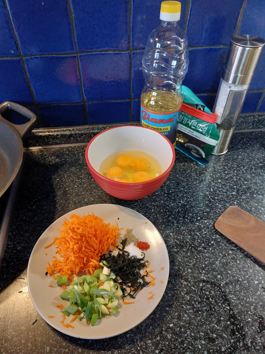 M_B_art's tweet photo. korea #omelette carrots #eggs #springonions #gochugaru salt pepper dried seaweed soy sauce
Taste of azia. #ilikecooking https://t.co/CBqUcSaKI4