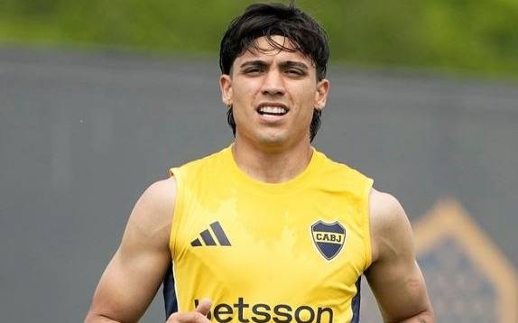 panteraferrini's tweet photo. Como no va a vivir lesionado si anda de baile en baile Simon Aguirre Changuito Zeballos! @BocaJrsOficial https://t.co/Kx79MF3gmt