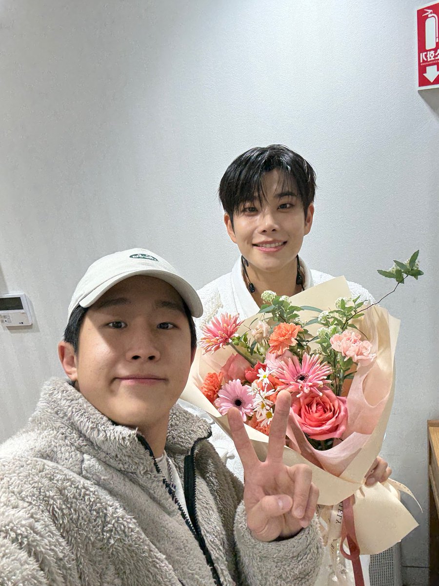260207 🐶💬
Jinjin shared photos with MJ during The Mission K 🧡💚
#엠제이 #진진 #아스트로 #ASTRO