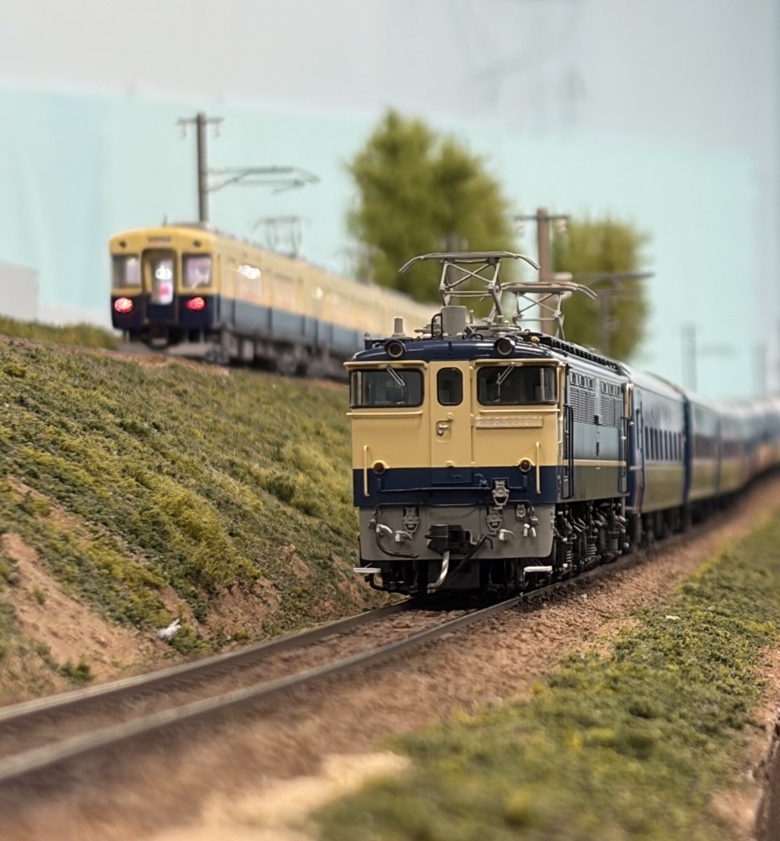 EF65-1000の索く寝台急行「銀河」。オーナーさんは、一年半かけて1両1