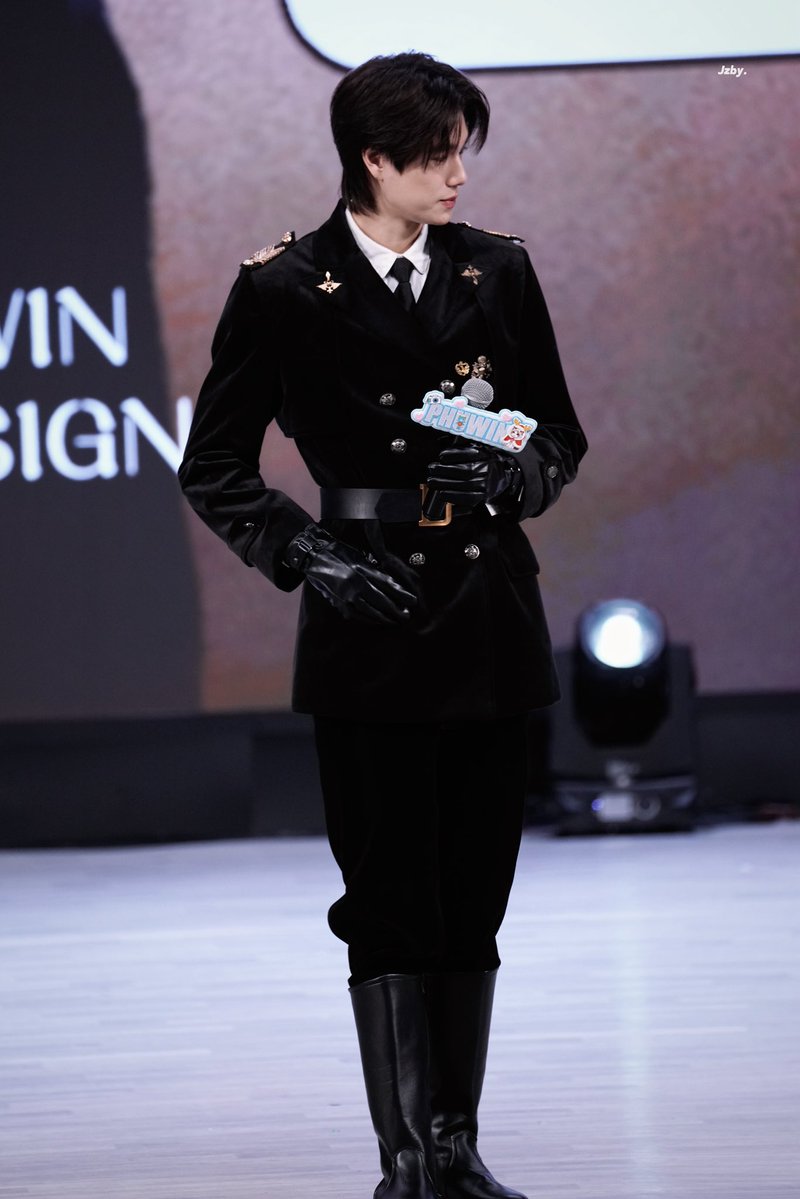 twixtpp's tweet image. ชุดภูวินวันนี้โคตรปังอะ แวบแรกนี่นึกถึงจางหลิงเฮ่อเลย