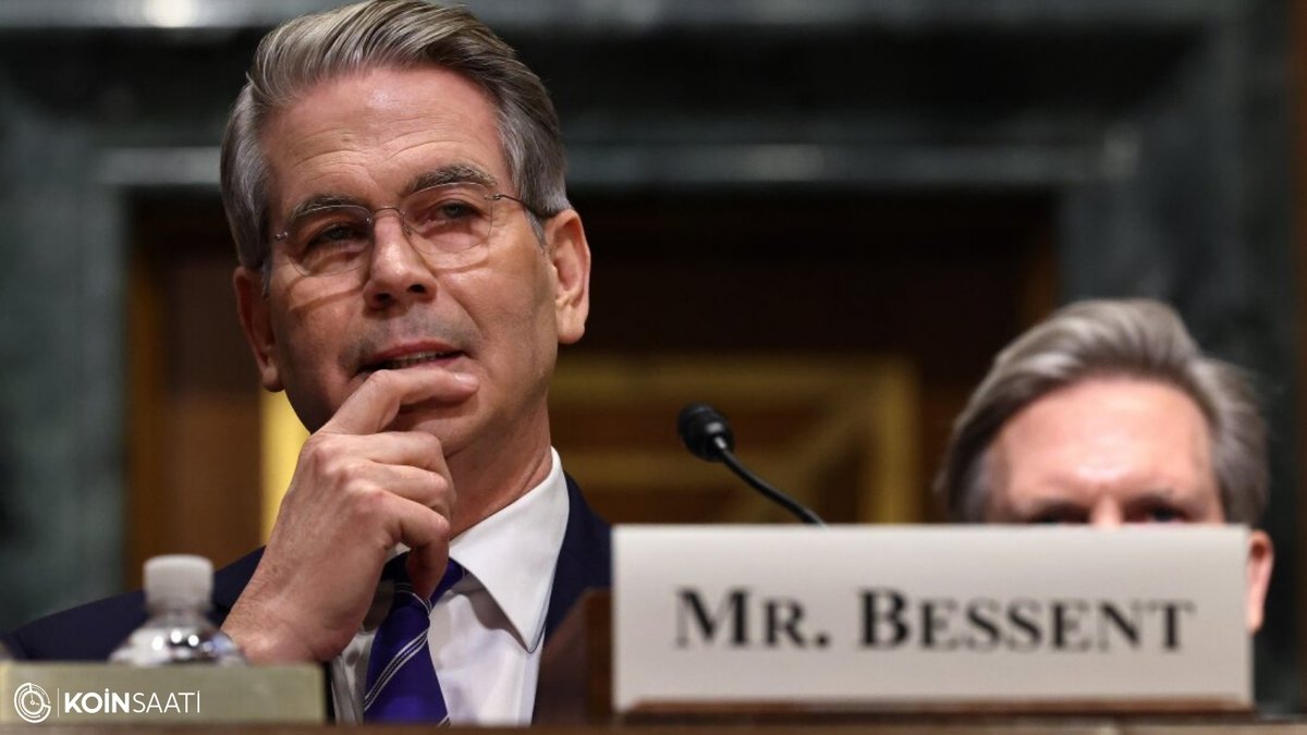 KoinSaati's tweet image. 🗞️ ABD Hazine Bakanı #ScottBessent, 20 Ocak 2026 tarihinde Davos’ta düzenlenen basın toplantısında gazetecilerin sorularını yanıtladı.

Bessent, stablecoin'lere yönelik düzenleyici bir çerçeve oluşturmayı hedefleyen “#GeniusAct” adlı yasanın kabul edildiğini hatırlatarak, bu
