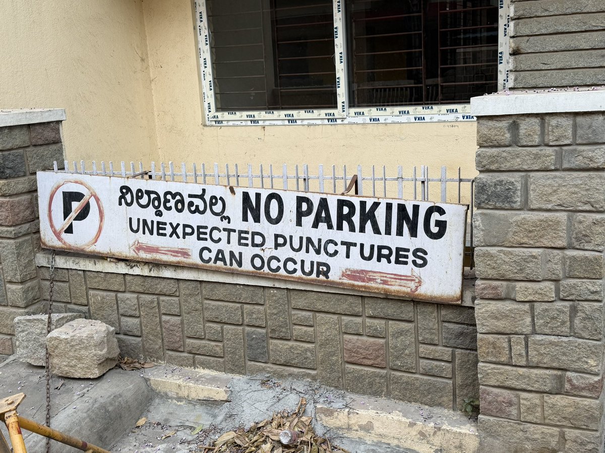 OMRcat's tweet photo. #spotted on my walk #luru. #parkinglot 😊 @Mohan_Rngnathan @NarendranKs @rpramodhkumar @varunkrish @selvamraja https://t.co/3mIJZW9C1C