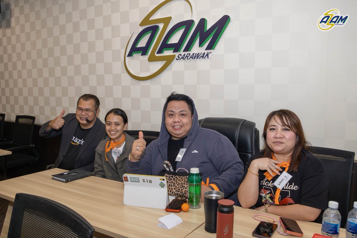 AZAMSarawak's tweet image. With so much going on, we totally forgot to share our Day 1 moments 😅

Here’s a quick glimpse of what went down on Day 1 of AYS Capacity Building 2026

#AZAMSarawak #MovementforProgress #DigitalForImpact #AZAMCourtesyCall