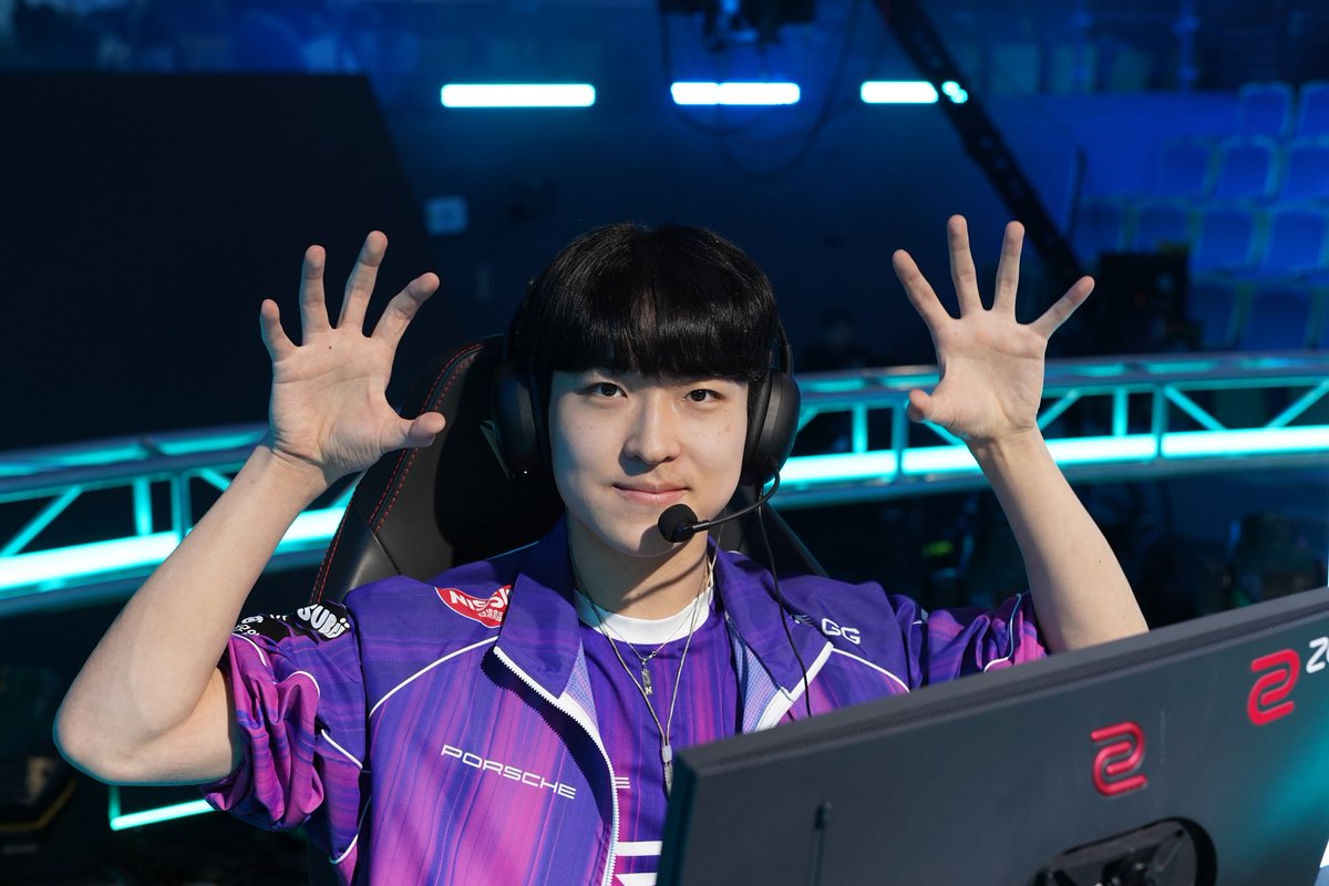 new DRX jerseys look like Omen util, which reminds me of @MaKoVlrt