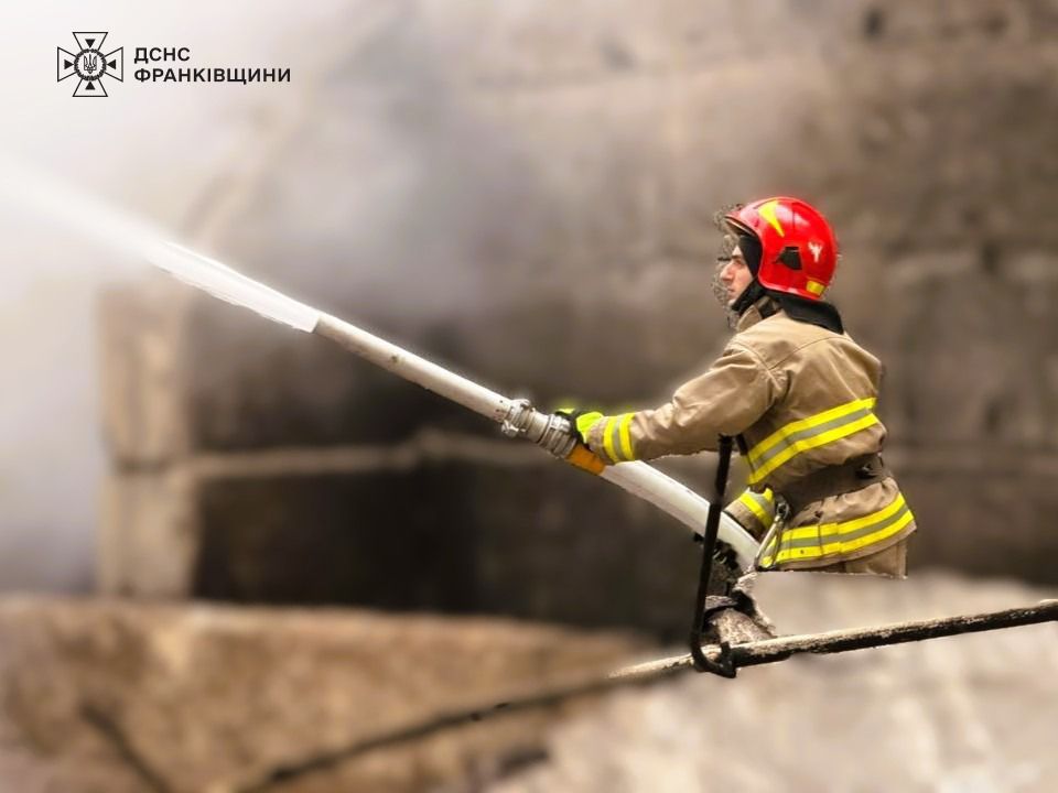 Wherever the security situation allows, rescue and repair operations continue at the sites of Russian strikes. Last night's attack involved more than 400 drones and around 40 missiles of various types. The main targets were the energy grid, generation facilities, and distribution