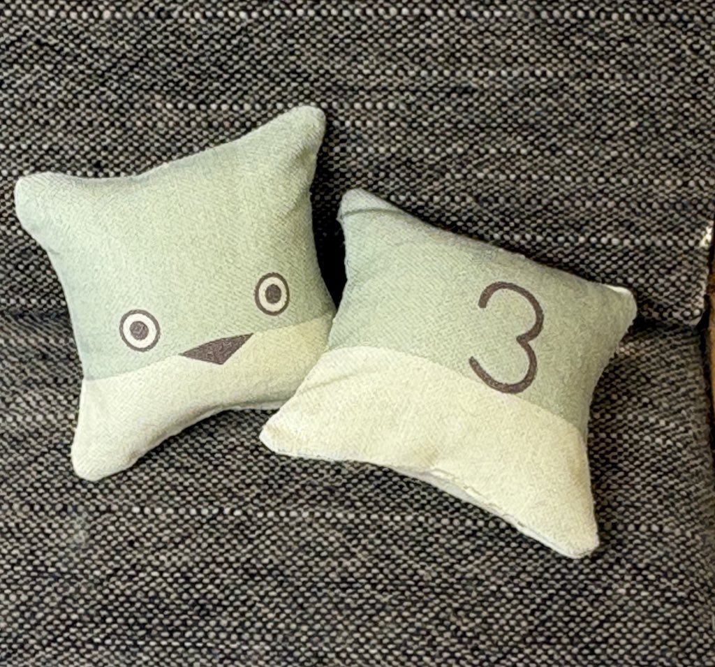 ワンフェス2026W のお品書き、一部価格訂正です。 サカバンクッション