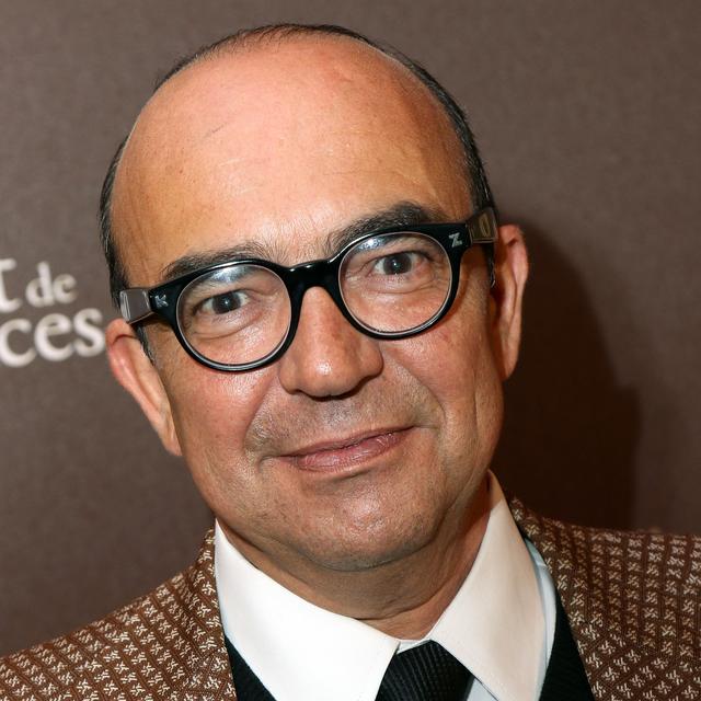Vous voyez cet homme ? Il s'appelle Karl Zéro. Depuis des années, il dénonce les réseaux pédo-criminels au sein de l'oligarchie française. En France, les pédo-criminels sont rarement inquiétés par la Justice, qui de temps en temps en condamne un pour protéger les plus gros.