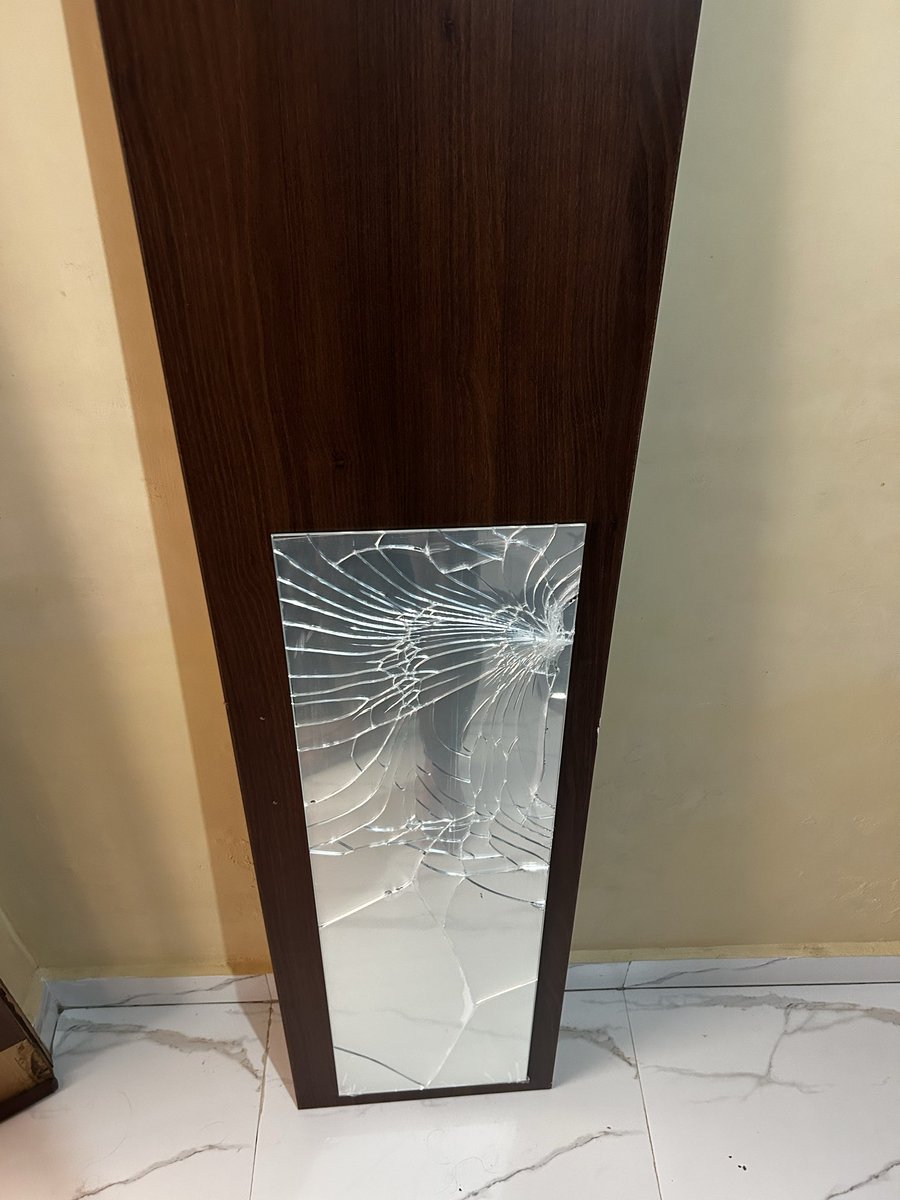 hellohimesh's tweet photo. @GodrejInterio4U @amazonIN  delivered damaged product and now now picking it up https://t.co/Nb2TTSIToR