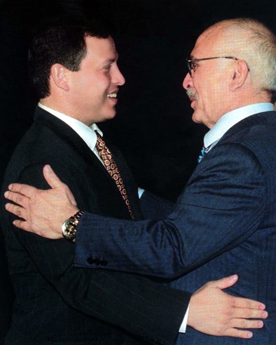 HaithamAbulfoul's tweet image. في ذكرى الوفاء والبيعة، نقف إجلالاًً لروح الملك الباني، المغفور له بإذن الله جلالة الملك الحسين بن طلال، طيب الله ثراه، مستذكرين إرثه الوطني والإنساني الخالد. ونمضي بكل عزم خلف راية قائد مسيرة التحديث والنهضة والإنجاز، وحامل أمانة الدفاع عن الأردن وقضايا أمته، مولاي جلالة الملك…