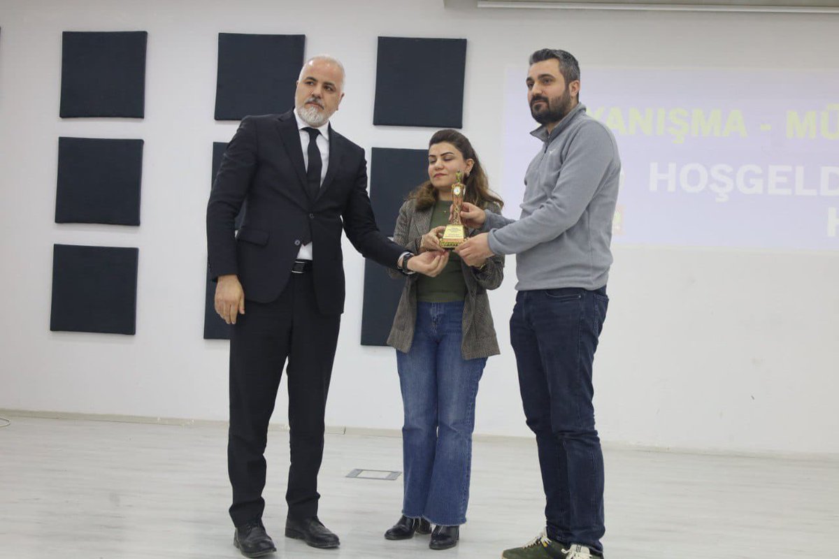 DAYANIŞMA MÜCADELE ve UMUT

Deprem sürecinde bizleri yalnız bırakmayıp, destek ve dayanışma içerisinde bizlerle olan Kurum,STK,Sendika ve kuruluşlara Adıyaman Emek ve Demokrasi Platformu olarak plaket takdim ettik. Destek ve dayanışma için tekrar teşekkür ederiz. Dayanışma