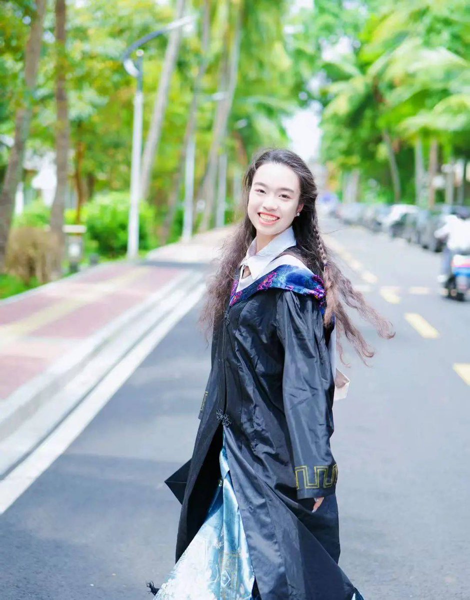 simone_89_'s tweet photo. "Tassels turned, diplomas in hand—Class of [Year] is officially graduated!  Grateful for late nights, inside jokes, and every messy, magical moment. Onward to the next adventure! #Graduation #ClassOf[Year]" https://t.co/LLS3oZQYfw