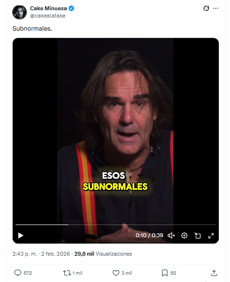 ¿Sabías que este tipo grotesco de los tirantes que afirma en este vídeo que todos los votantes de <a href="/PODEMOS/">Podemos</a> son SUBNORMALES, se enfada mucho, llora por los rincones y te lleva a los tribunales si le llamas BIZCOCHITO?

No seas subnormal y no llames BIZCOCHITO a <a href="/cakealatake/">Cake Minuesa</a>