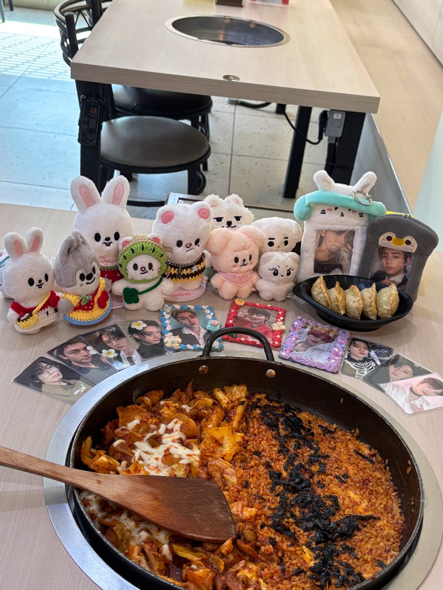 a day out with <a href="/skzinfinity/">yaya | rest🐶</a> to collect our dominATE experience benefit ❣️ the movie has been cancelled but still we are having fun together~~ 🐺🐰🥟🐶

#The_dominATE_Experience #dominATEwithMYSTAY