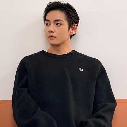 mhereonlyforbts's tweet image. THE FACT TAEHYUNG SHARED WHAT WAS HIS SPOTIFY LISTENING AGE AND-😭🫶

"YOUR MUSIC AGE IS 82!
You're into late 1950s music. Your playlist has history!"

😭😭