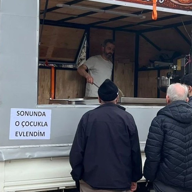 bosunatiklama's tweet photo. Bursa'da sevdiği erkekle evlenen kadın lokma döktürdü.

"Sonunda o çocukla evlendim." https://t.co/jukTx8PsTN