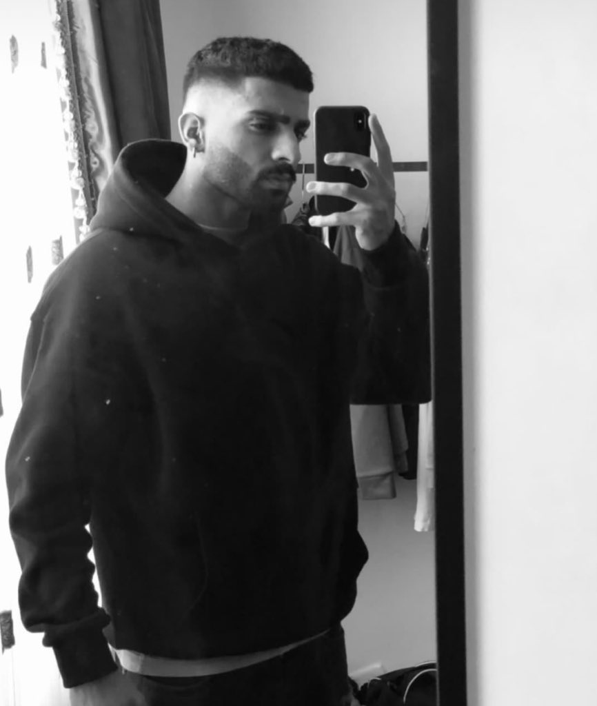 Mashreghidokht's tweet photo. صاحب این اکانت جاویدنام شد🖤
پسر دانشجویی که هنوز ۲۱ سالش نشده بود و مثل بقیه جوونامون تو حسرت زندگی آزاد بدون سانسور و فیلتر موند و در مشهد به دست کثیف ترین موجودات روی زمین به قتل رسید! 
جاویدنام #محمد_عبدی 🕊️
#انقلاب_شیروخورشید https://t.co/SNuOEWdTie