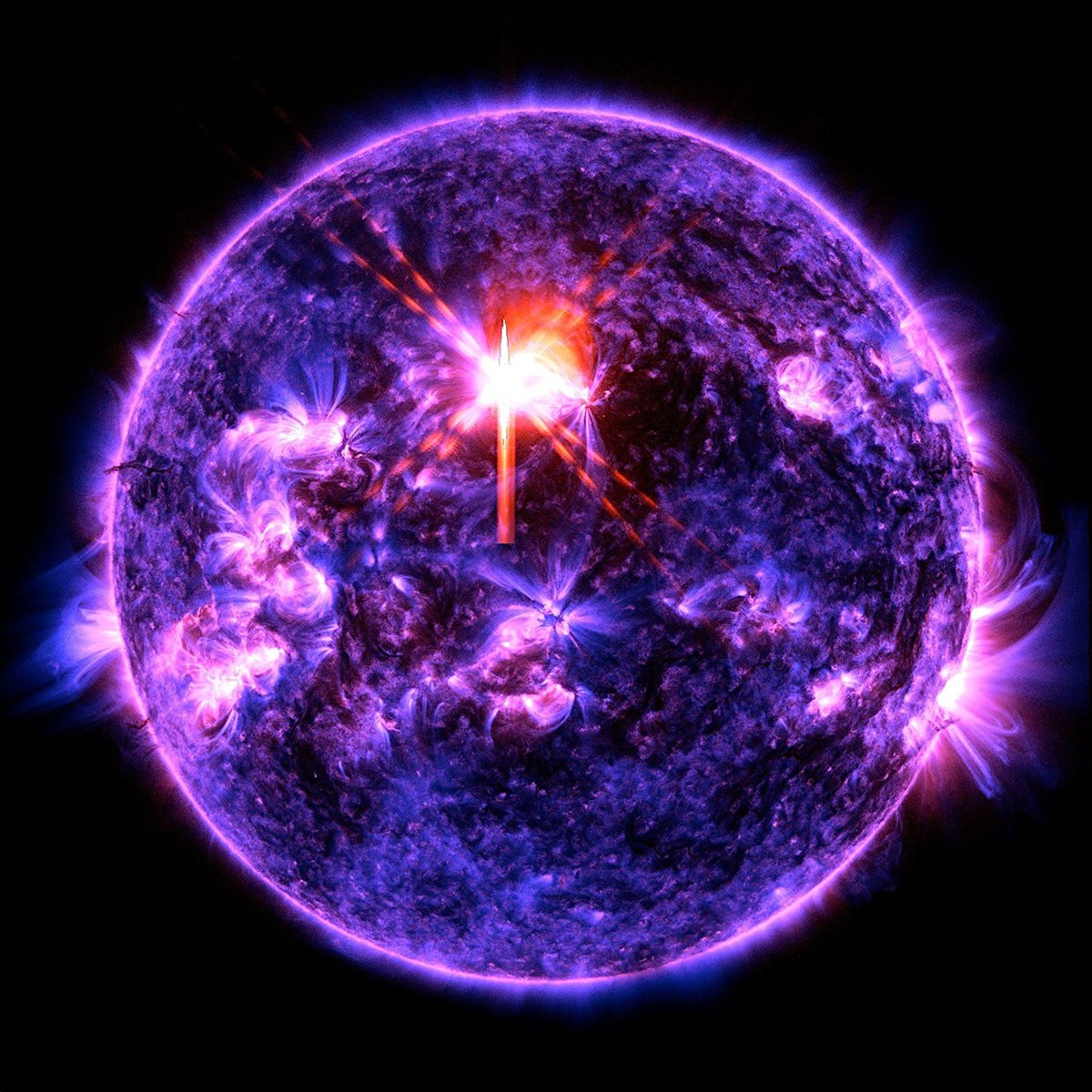 2月4日12時16分（世界時）にピークをむかえたX4.2の太陽フレアを、NASA