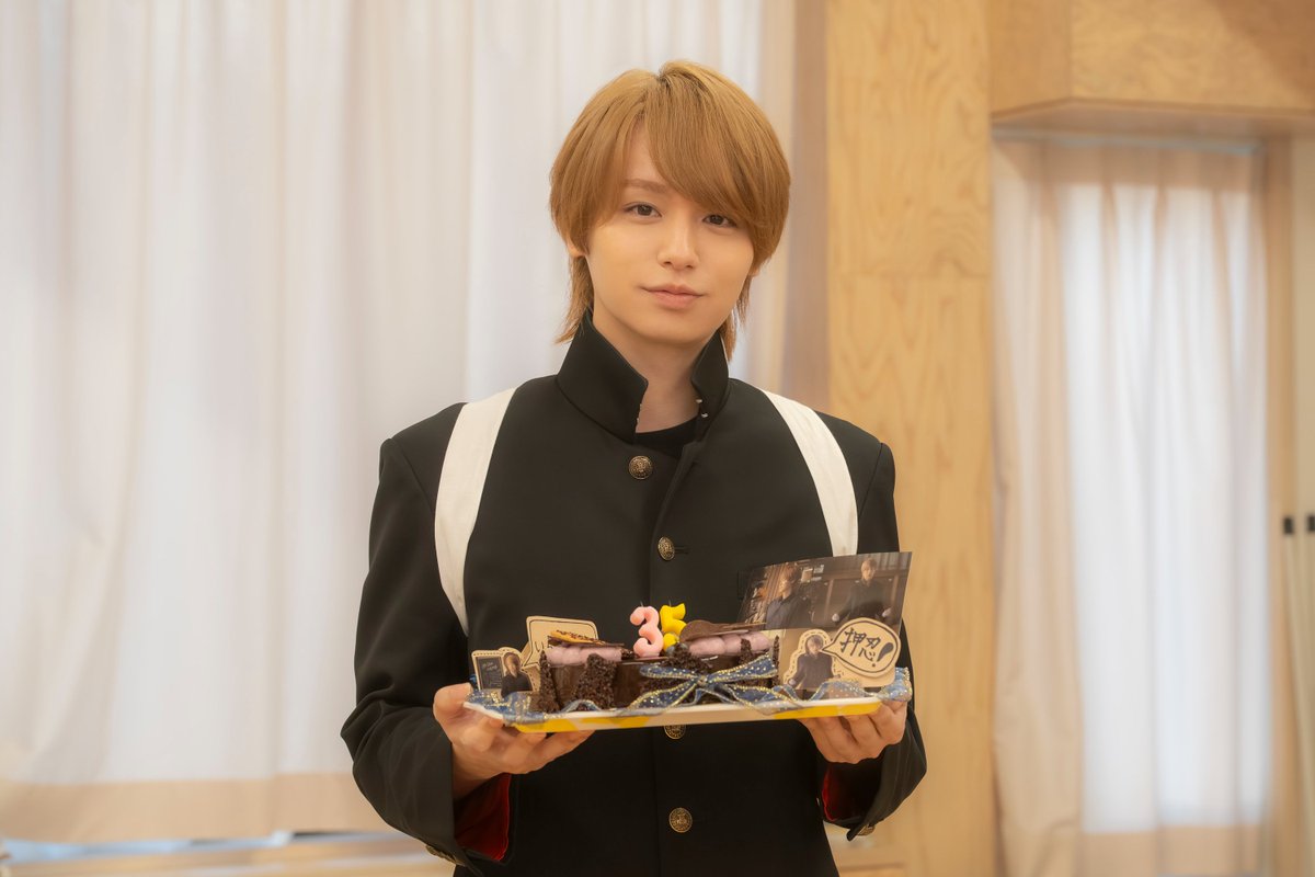 strobe_edge_wow's tweet photo. 🌈#ストロボ・エッジ  Season２🎂

”アオハル” 満載なスペシャルメイキング集📖
【 Making  of  STROBE EDGE  ～Season２～ 】 
ご覧になりましたか😊⁉️
🔗https://t.co/iCyvx8ztp2

”チームストロボ” で三好恭一を演じる
#伊野尾慧 さんのお誕生日をお祝い🥳🎉
お誕生日、おめでとうございました🎊

お祝い前まで撮影していた〈第５話〉✨
恭一と保科先生（#千葉雄大）のシーンも胸熱な
〈第５話〉は #TVer で何度でも観てね😘💕

📍TVer
　 Season２〈第１・２話〉〈第５話〉配信中✅
🔗https://t.co/Fj3DmCgDxA

📍WOWOWオンデマンド
　 最終話までの 〈全６話〉を一挙配信中✅
🔗https://t.co/cXmSJK41tx

#福本莉子  #高橋恭平 
@r_fukumoto_toho  #なにわ男子 
#HeySɑyJUMP

#咲坂伊緒  #WOWOW
