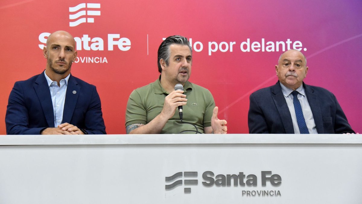 💬👮‍♂️ #Noticias #SantaFe || Cococcioni y el plan integral en seguridad: "Somos una gestión pro policía y no vamos a escatimar recursos para su bienestar" tinyurl.com/4u6npufz