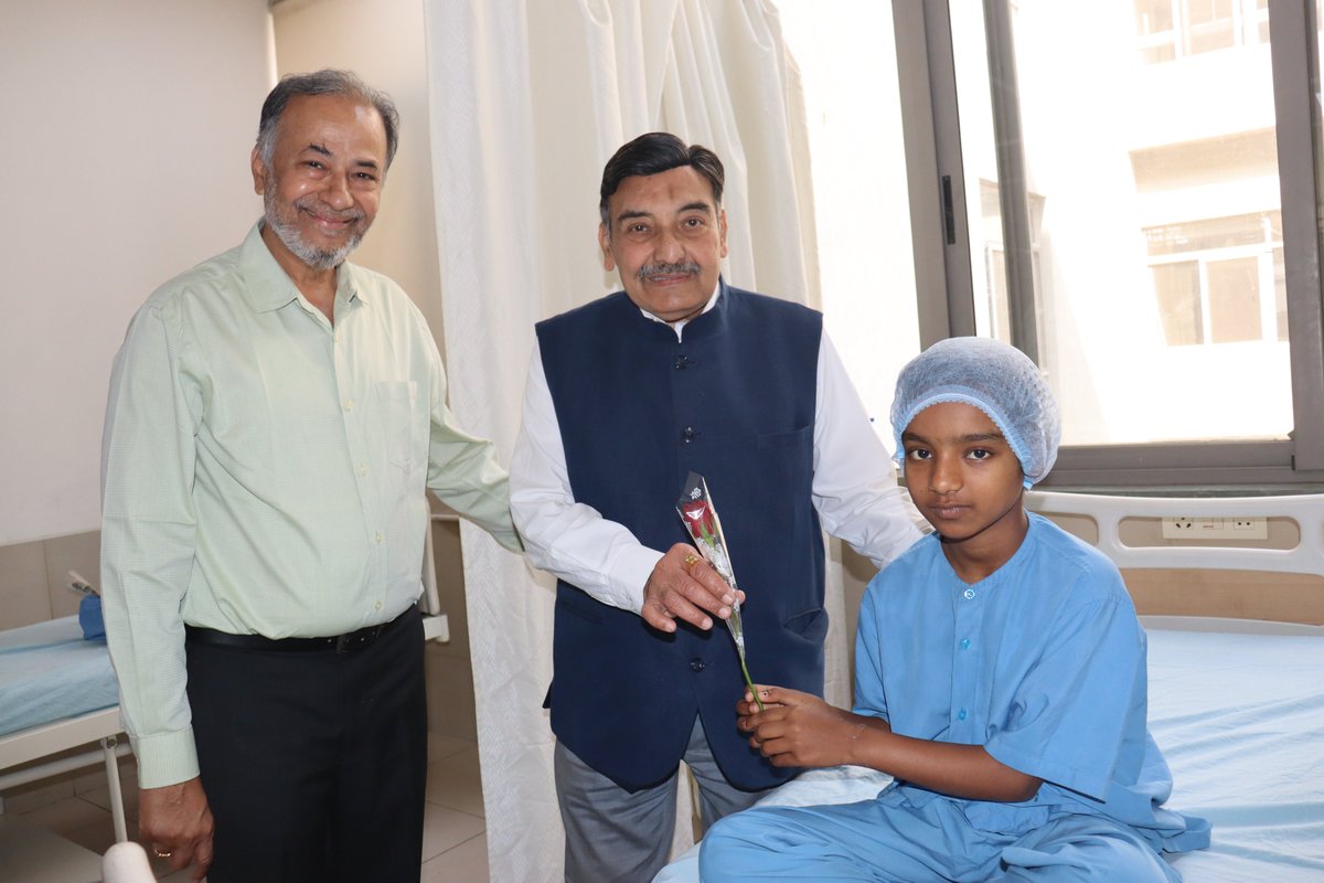 " A Heartfelt Visit:.   Dr. Yogendra S Modi's Endorsement of Sri Sathya Sai Heart Hospital's Selfless Service"
Sri Sathya Sai Heart Hospital Ahmedabad was honoured by the visit of Dr Yogendra S Modi, Dean of GCS Medical College and Hospital, Ahmedabad this day