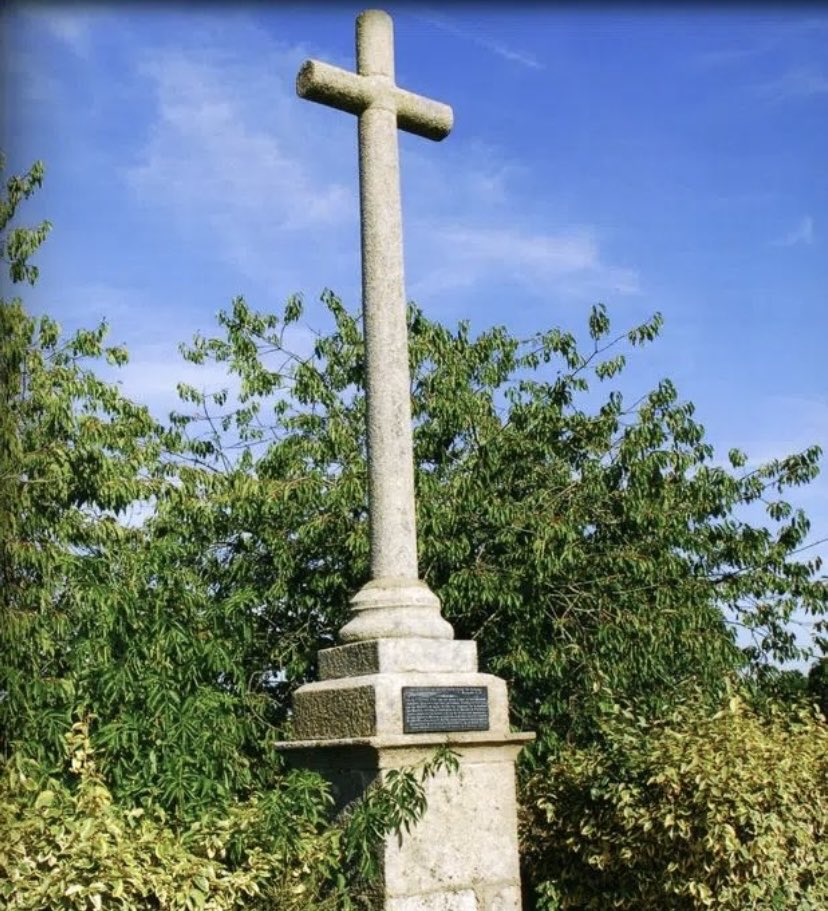 7 février 1794, Les Landes-Génusson, massacre de 98 catholiques par les colonnes infernales.« Les républicains les poursuivirent jusqu'au bourg où ils prirent toutes les personnes qui s'y trouvèrent, femmes et enfants, et les conduisirent au nombre de cent dans un champ près du