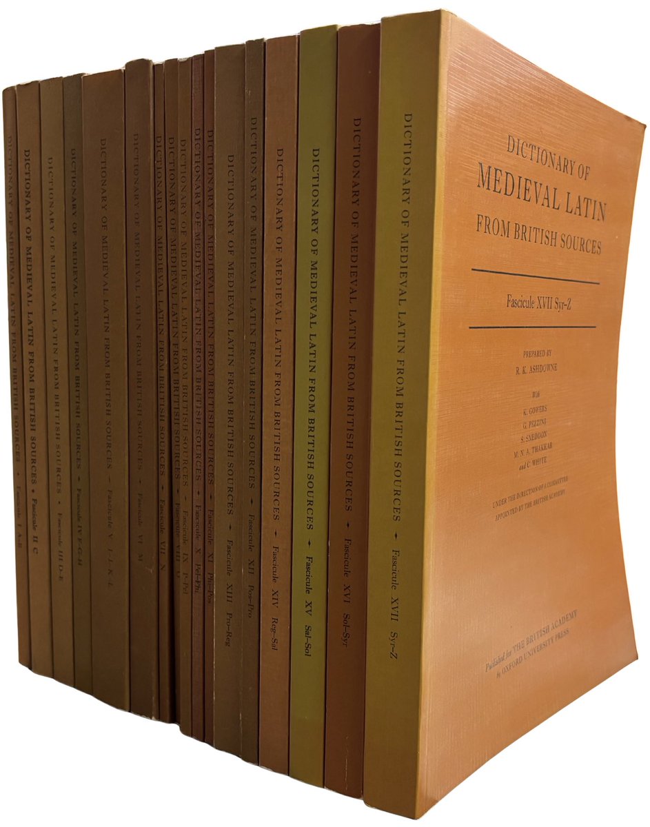 中世ラテン語辞典はじめ、各種文法書も入荷してます！