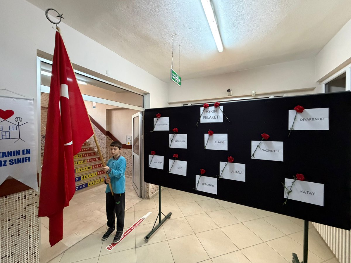 AkcaovaC's tweet photo. Akçaova İlkokulu olarak 6 Şubat'ta hayatını kaybeden tüm vatandaşlarımızı rahmetle anıyoruz.  Allah bir daha böyle acılar yaşatmasın.  @Aydin_MEM @CineIlce @KYavuzkan https://t.co/8HaOPdD1Ya