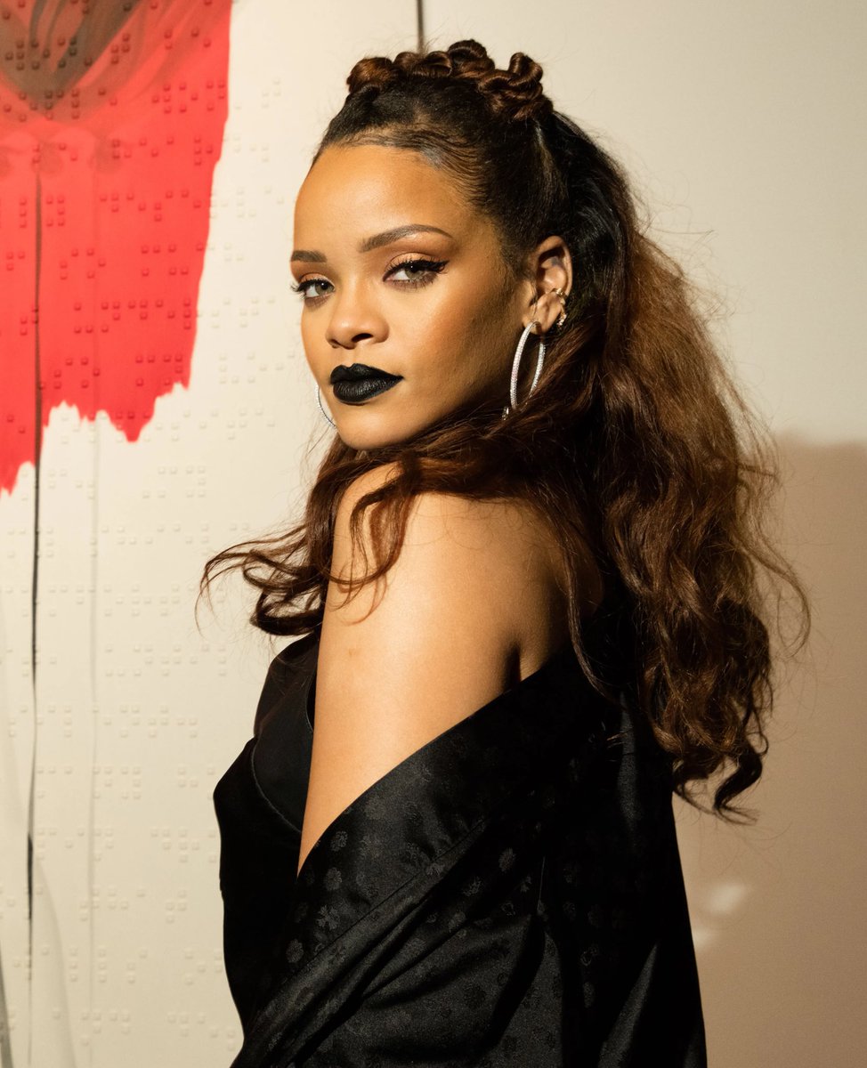 Celine Dion on Rihanna’s ‘Love On The Brain’:

“That song should’ve been mine, I’m just saying. She did a great job. I love Rihanna so much, but it should’ve been mine!”