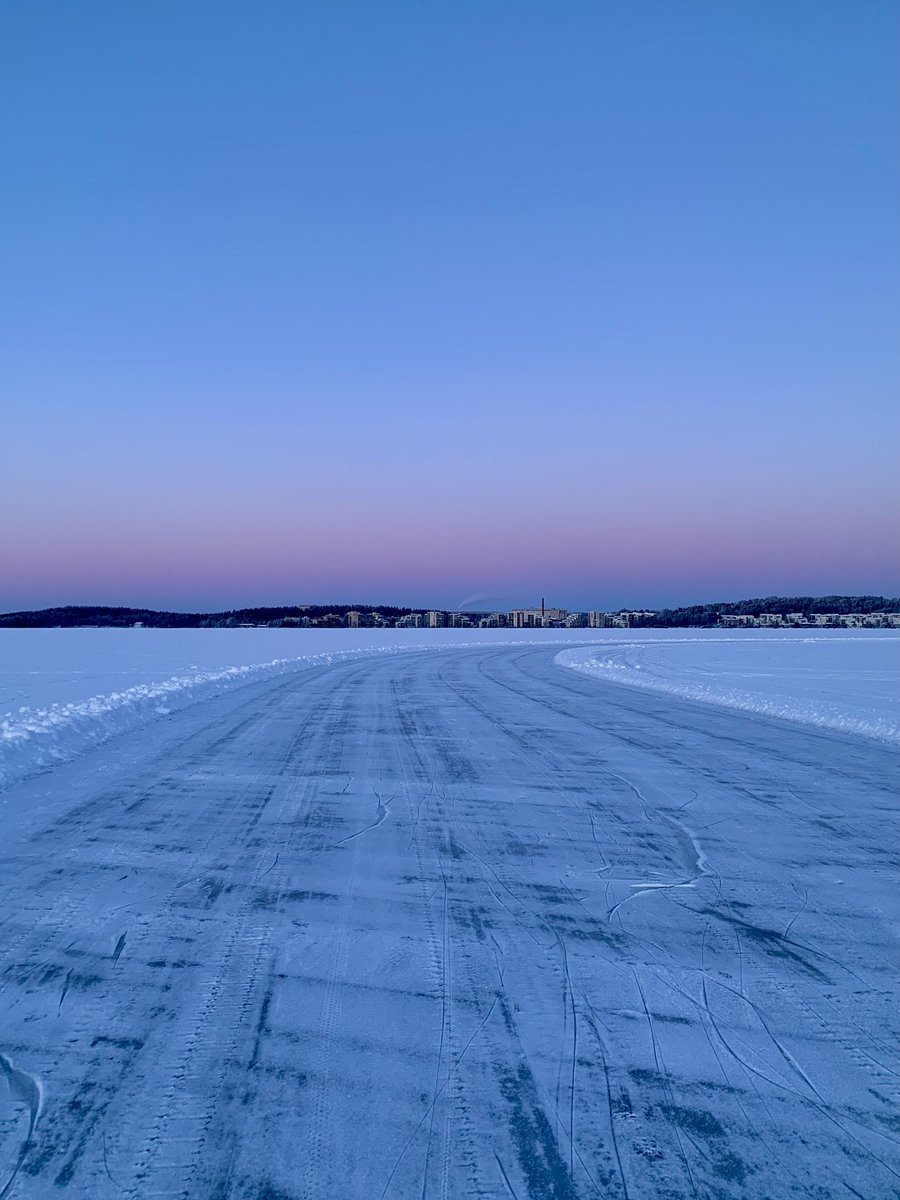 falk_sonja's tweet photo. @belovodye_chud @JamesLucasIT The Lahti City at yesterday night. I took these photos while iceskating at the Lake Vesijärvi and after. The Lahti Harbour is right at the City Center, under 1 kilometer from the marketplace. https://t.co/rwtqjT5N9s