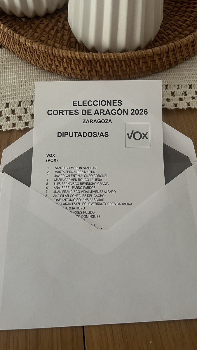Buenos días Aragonés 
Aquí lo tenéis RT y a votar <a href="/aragonvox/">VOX Aragón</a> 
Feliz día 🇪🇸🇪🇸🇪🇸🇪🇸
#Vox
#SiguemeYTeSigo 
#AbascalPresidente